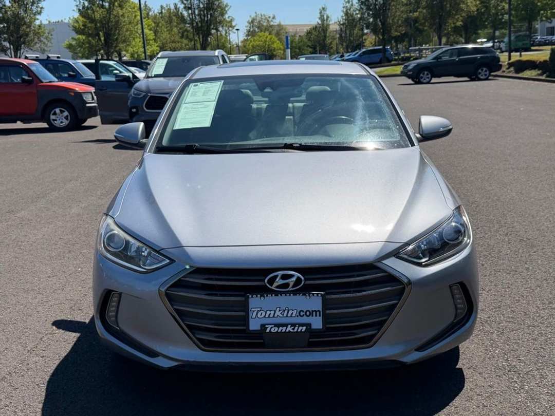 2017 Hyundai Elantra Limited - Image 3