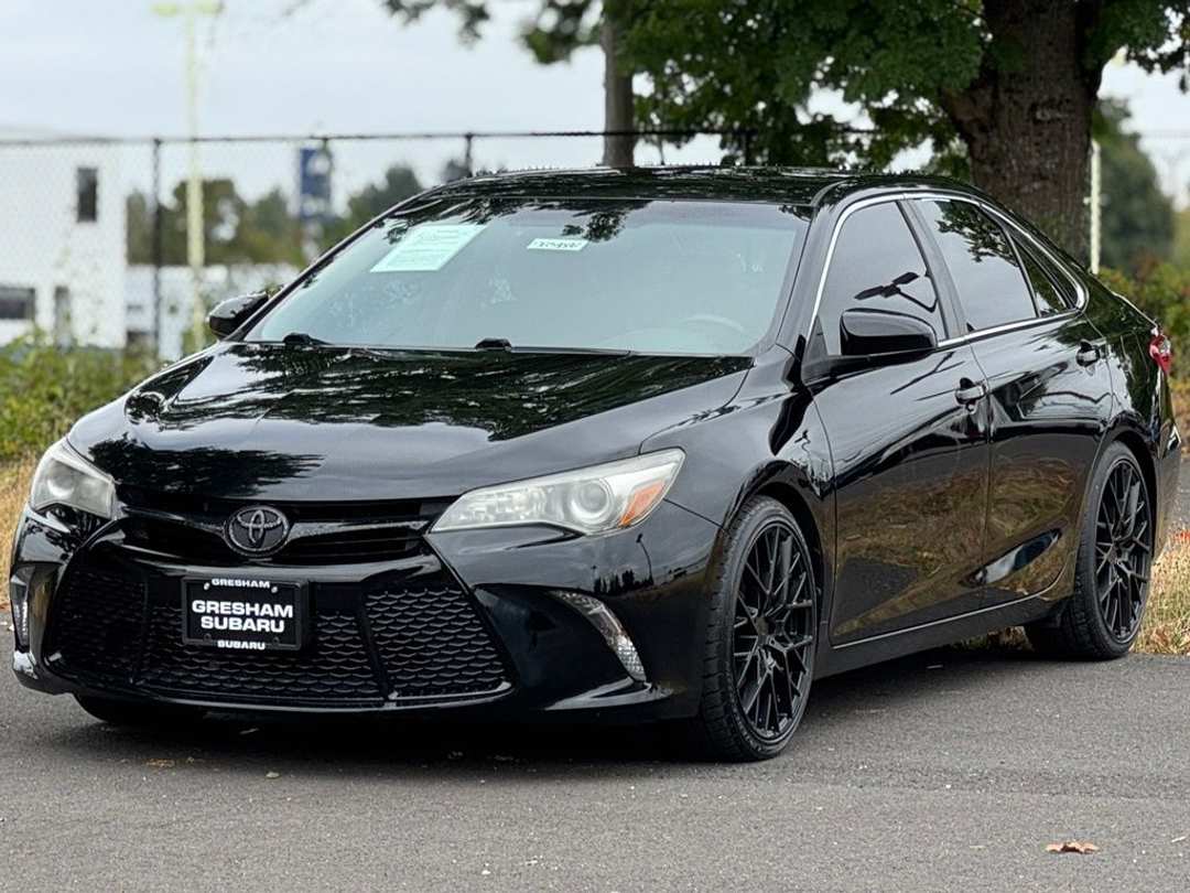 2017 Toyota Camry SE - Image 3