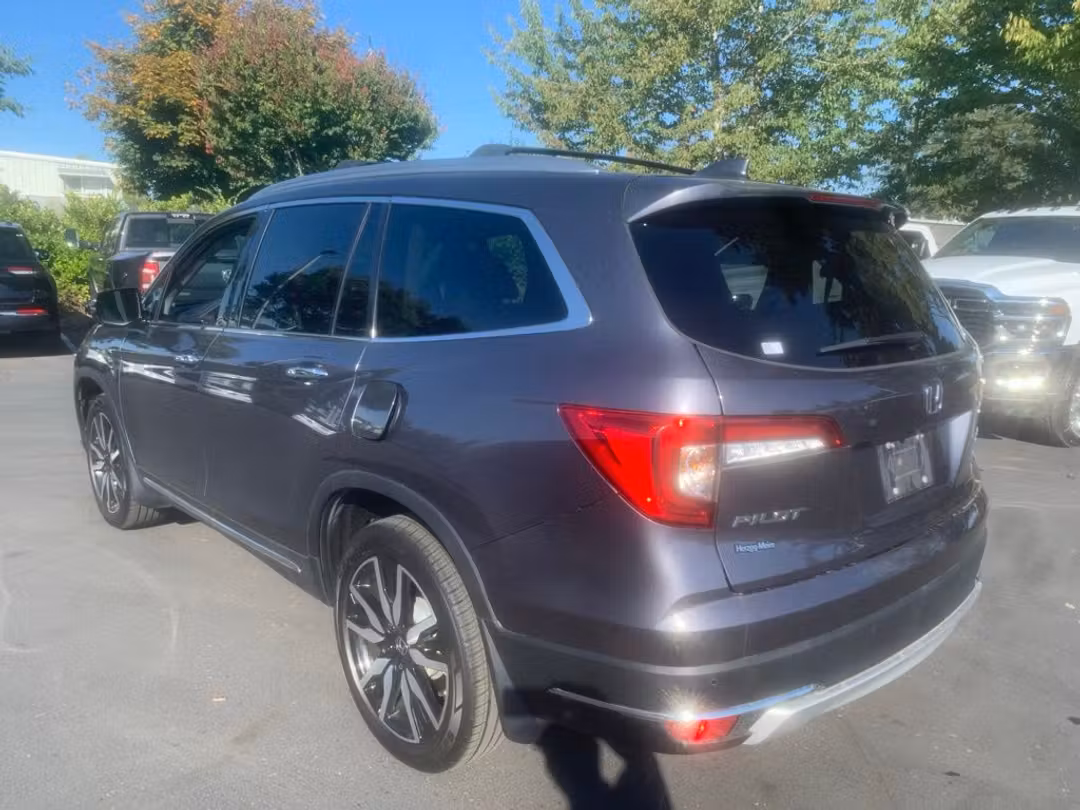 2022 Honda Pilot Touring - Image 2