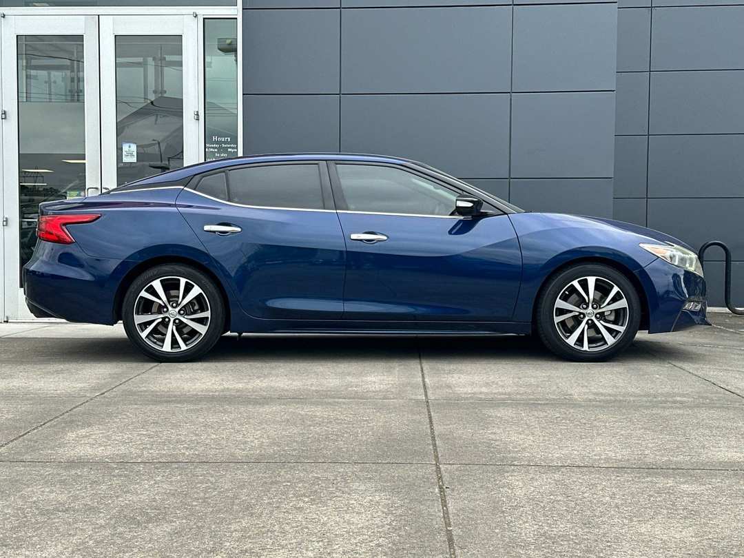 2017 Nissan Maxima 3.5 SV - Image 2