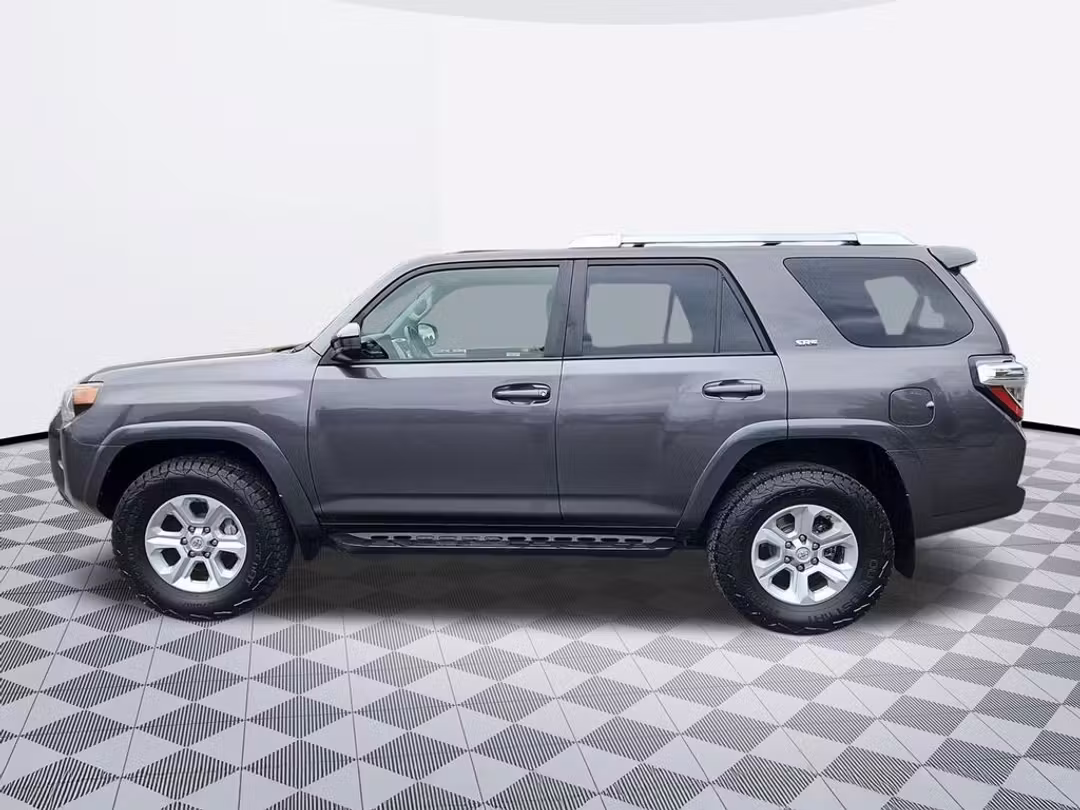 2016 Toyota 4Runner SR5 - Image 3