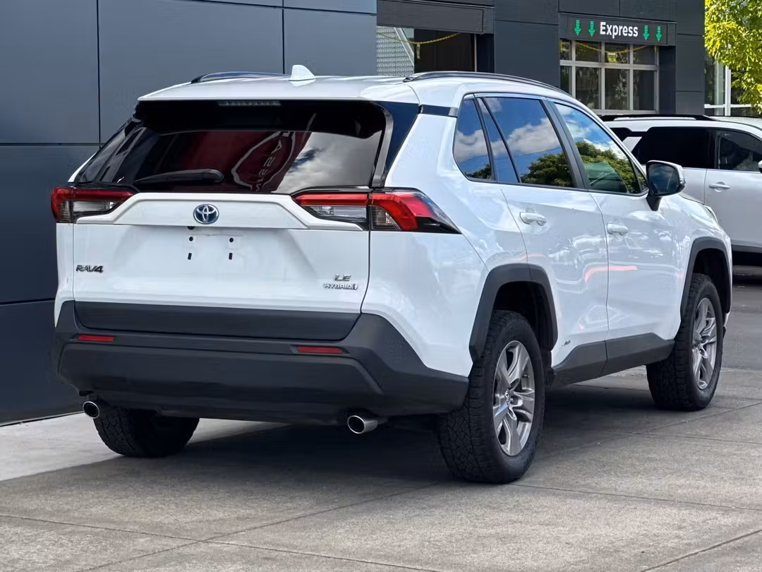 2023 Toyota Rav4 Hybrid LE - Image 3