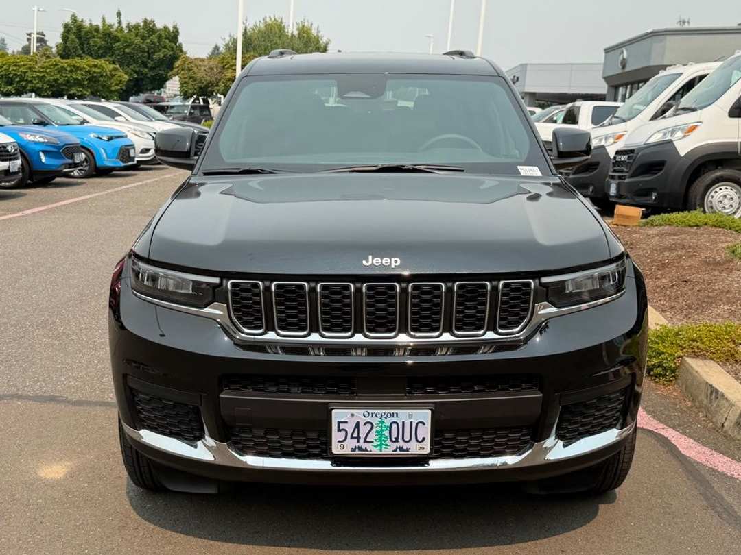 2025 Jeep Grand Cherokee L Laredo - Image 3