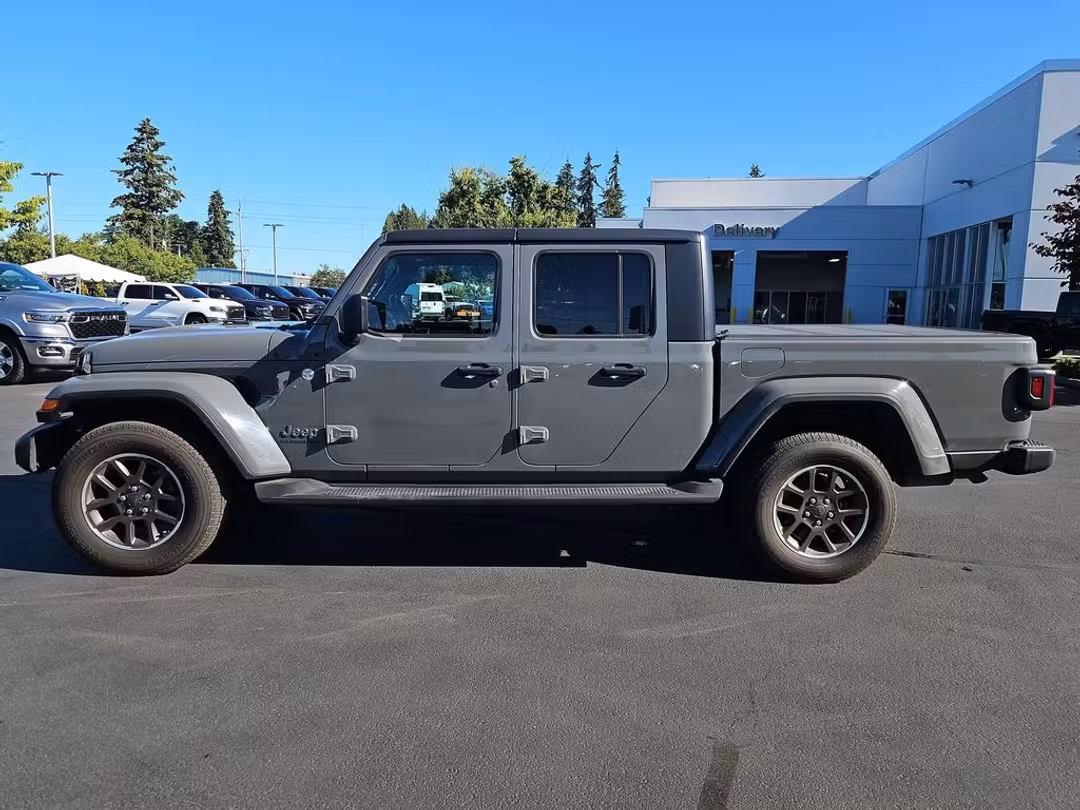2021 Jeep Gladiator Overland - Image 3