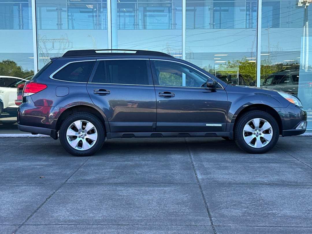 2012 Subaru Outback 2.5i - Image 2
