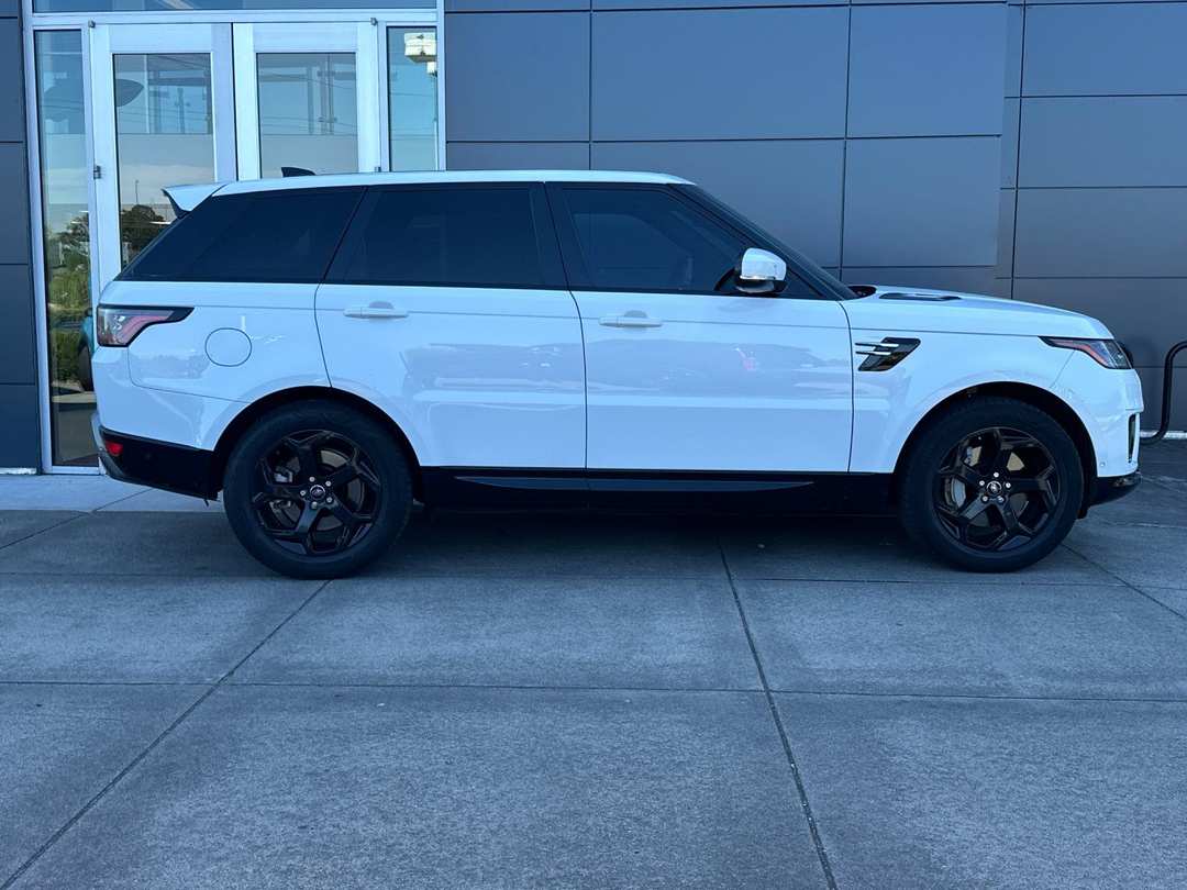 2020 Land Rover Range Rover Sport HSE - Image 2