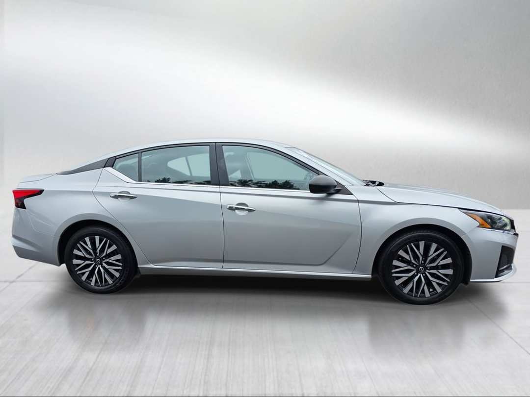 2024 Nissan Altima 2.5 SV - Image 2