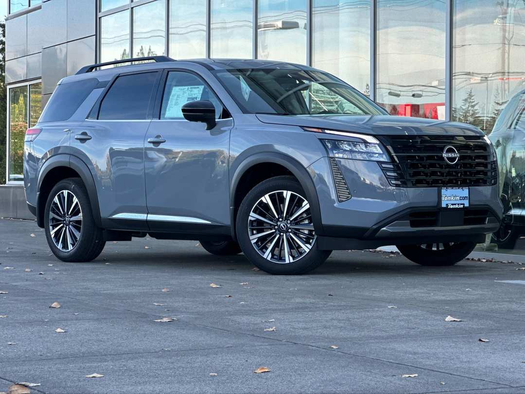 2026 Nissan Pathfinder Platinum - Image 2