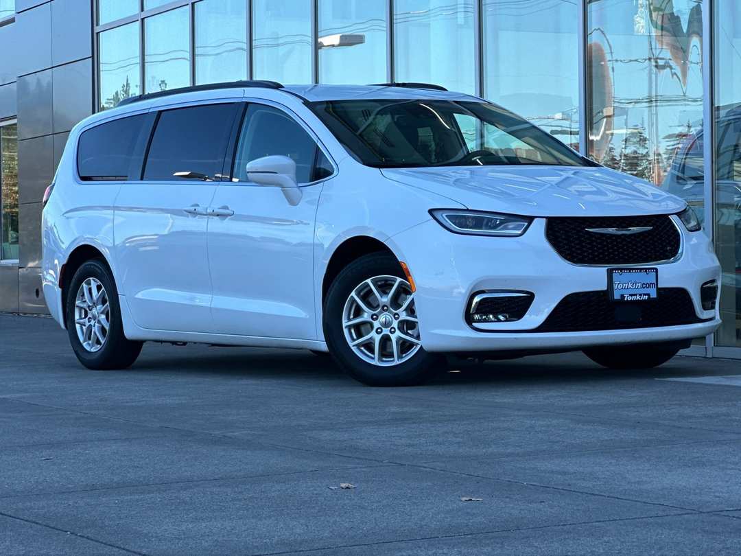 2022 Chrysler Pacifica Touring L - Image 2