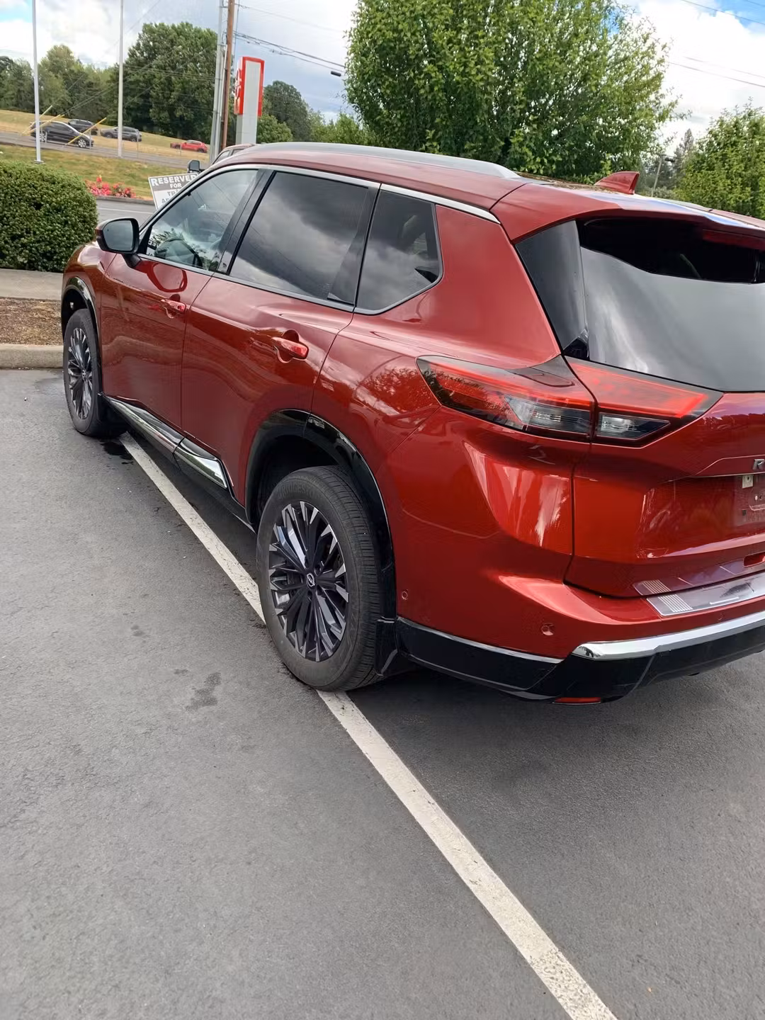 2024 Nissan Rogue Platinum - Image 2