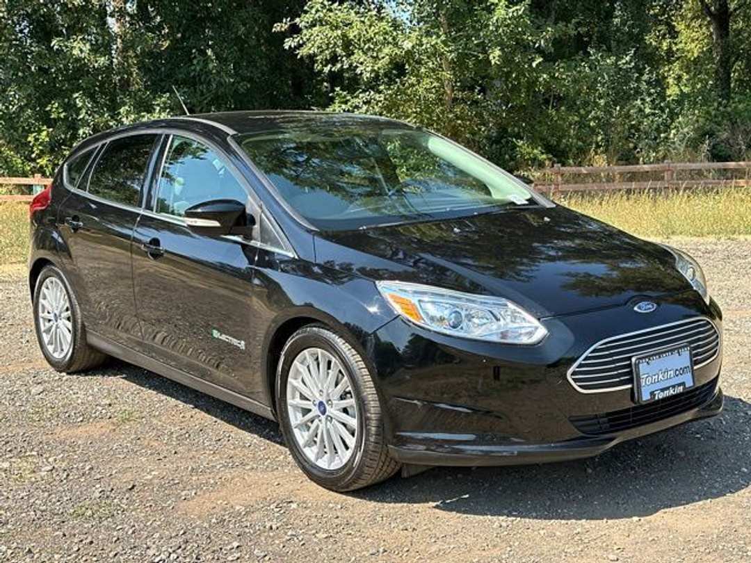 2017 Ford Focus Base - Image 2