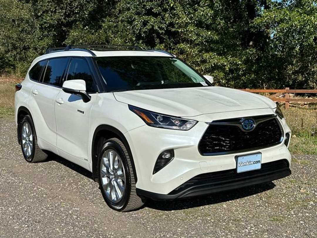 2021 Toyota Highlander Hybrid Limited - Image 2