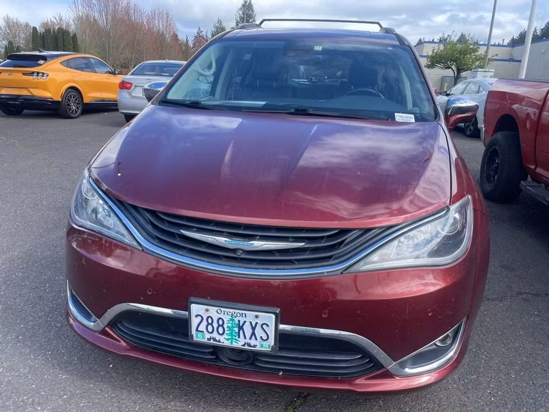 2018 Chrysler Pacifica Hybrid Limited - Image 2