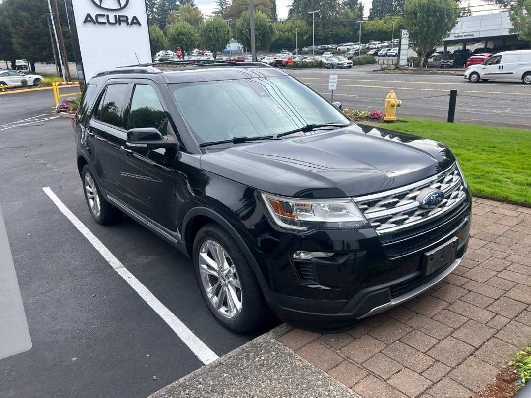 2018 Ford Explorer XLT - Image 2