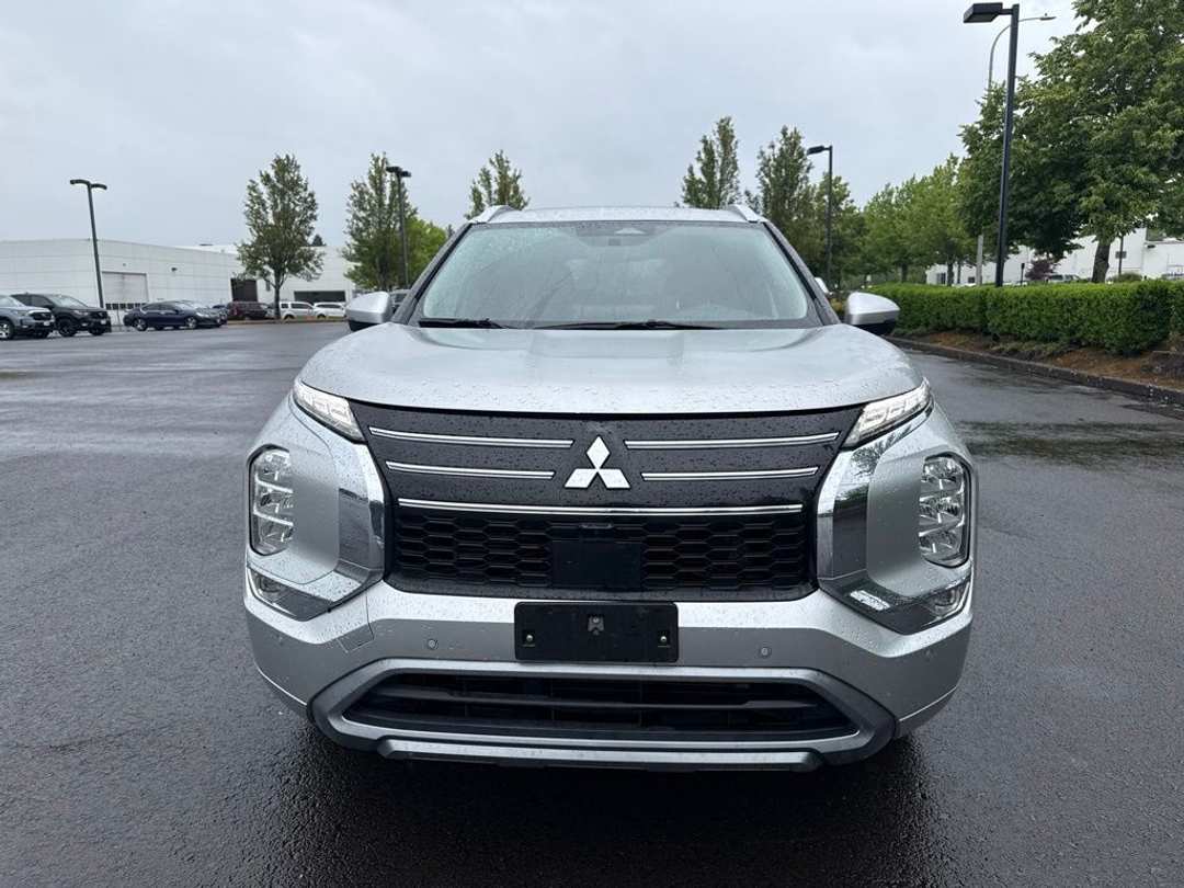 2025 Mitsubishi Outlander SEL - Image 2