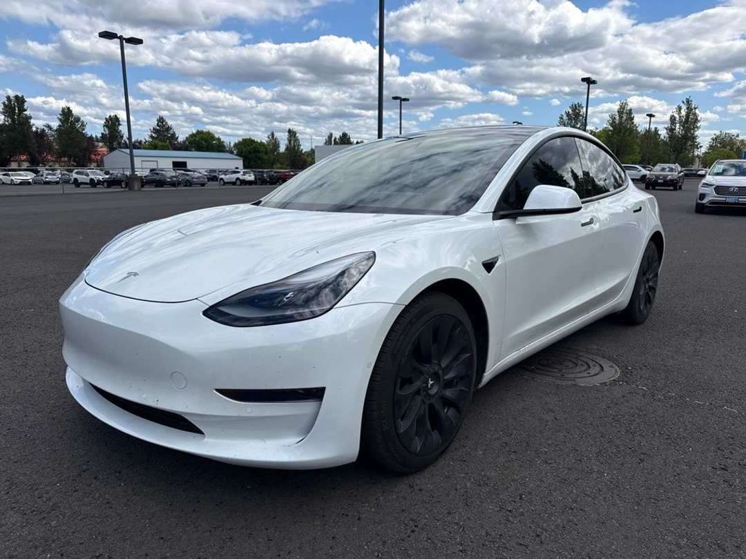 2021 Tesla Model 3 Standard Range Plus - Image 3