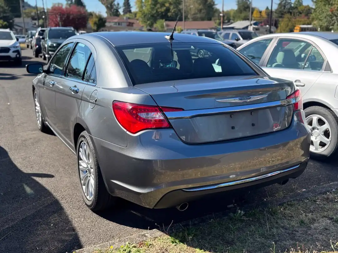 2012 Chrysler 200 Limited - Image 2