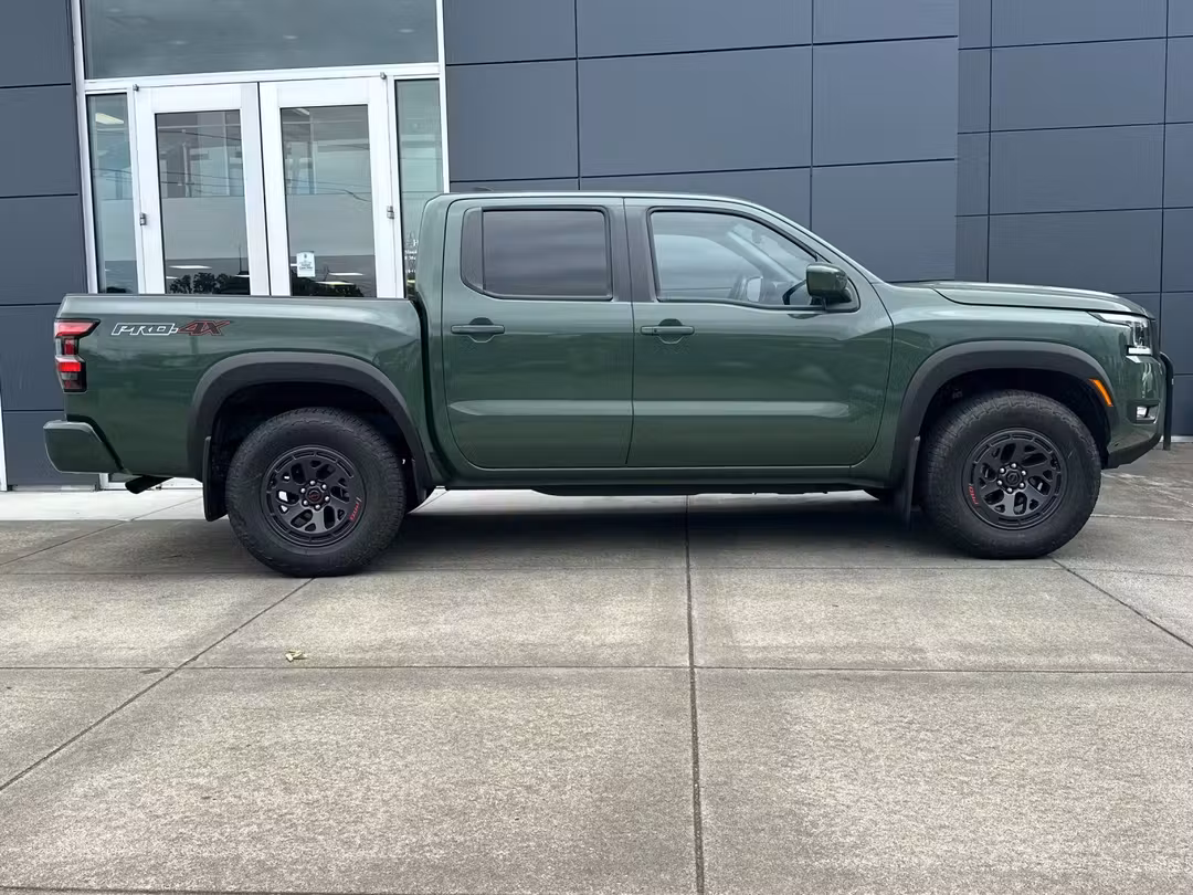 2025 Nissan Frontier PRO4X - Image 2