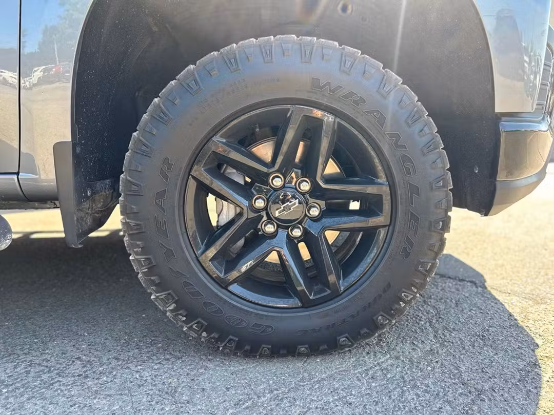 2022 Chevrolet Silverado 1500 Ltd LT Trail Boss - Image 2