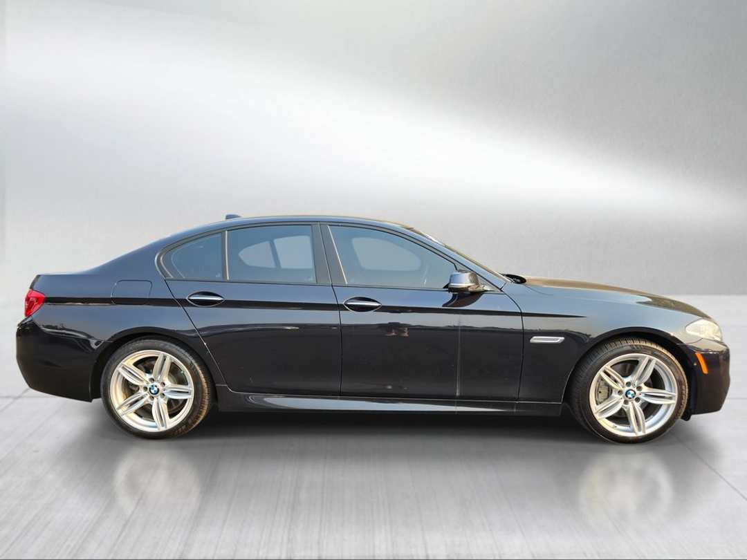 2015 BMW 5 Series 550i xDrive - Image 2