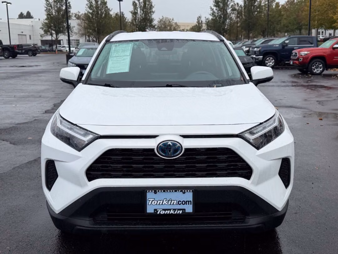 2024 Toyota Rav4 Hybrid LE - Image 3