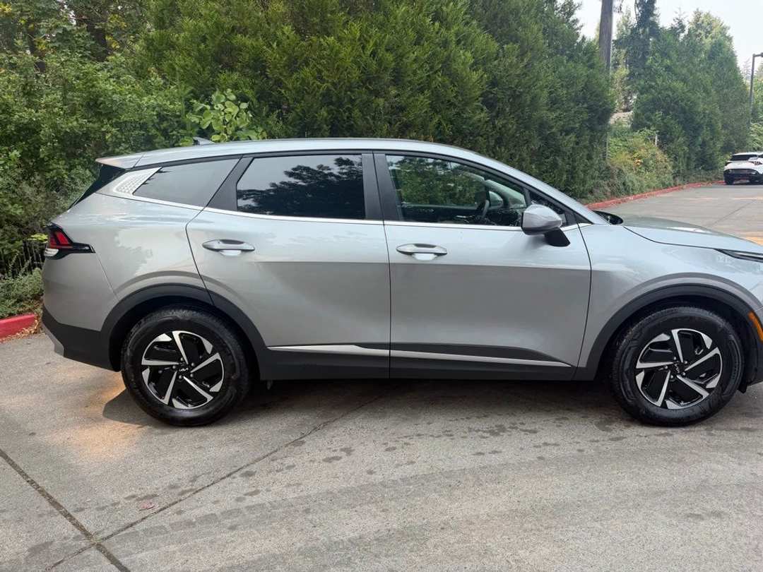 2025 Kia Sportage Hybrid LX - Image 2