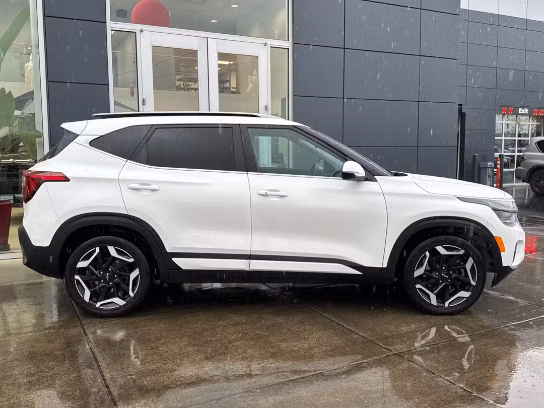 2024 Kia Seltos SX - Image 2