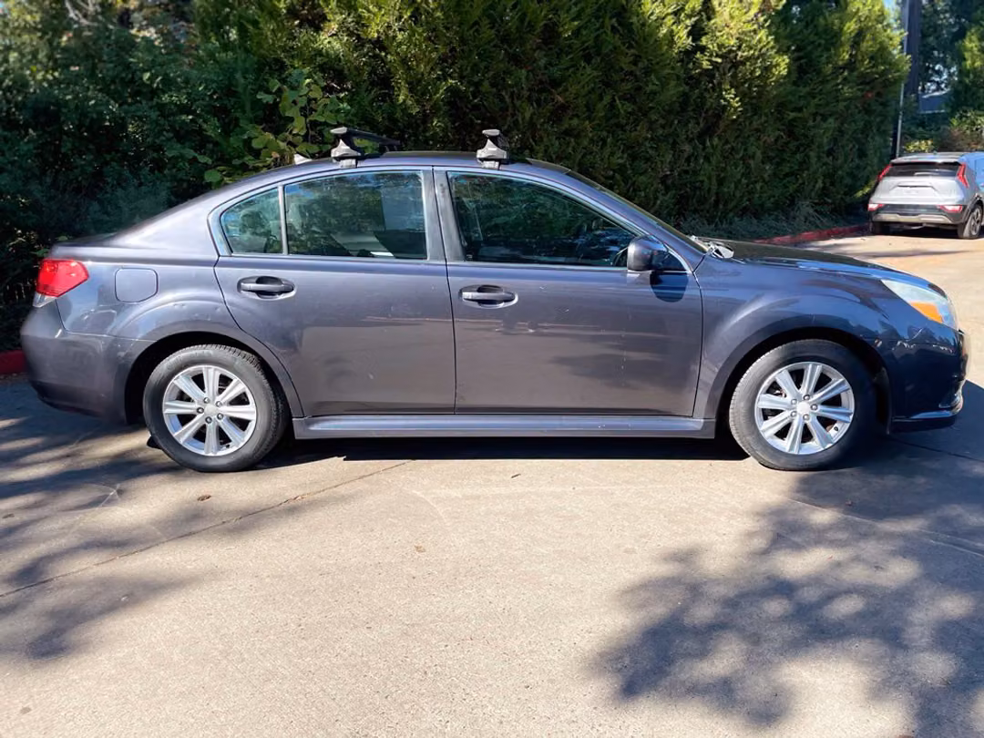 2011 Subaru Legacy 2.5i - Image 3