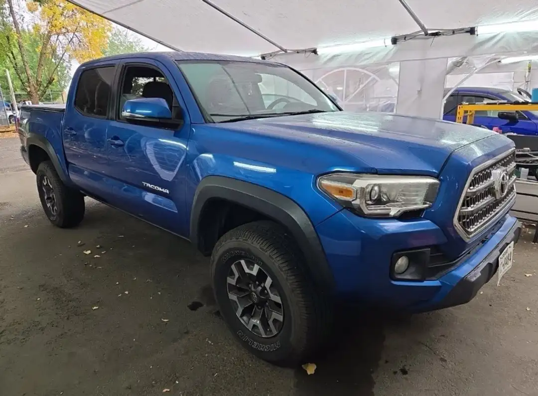 2017 Toyota Tacoma TRD OffRoad - Image 2