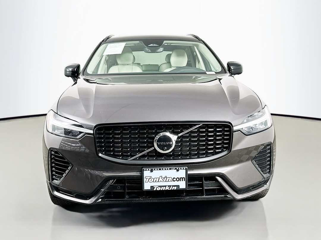 2023 Volvo Xc60 Recharge Plug-In Hybrid T8 Plus Dark Theme - Image 2