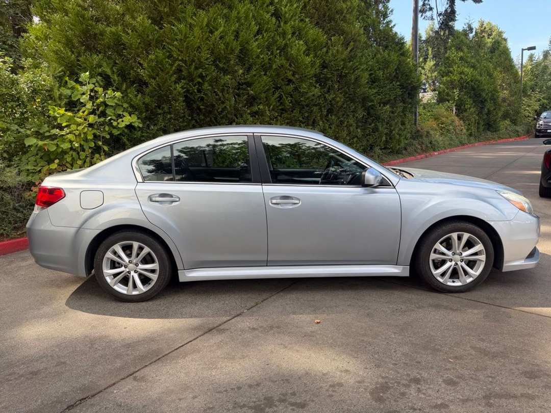 2013 Subaru Legacy 2.5i - Image 2