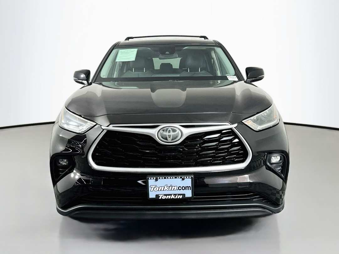 2021 Toyota Highlander LE - Image 2