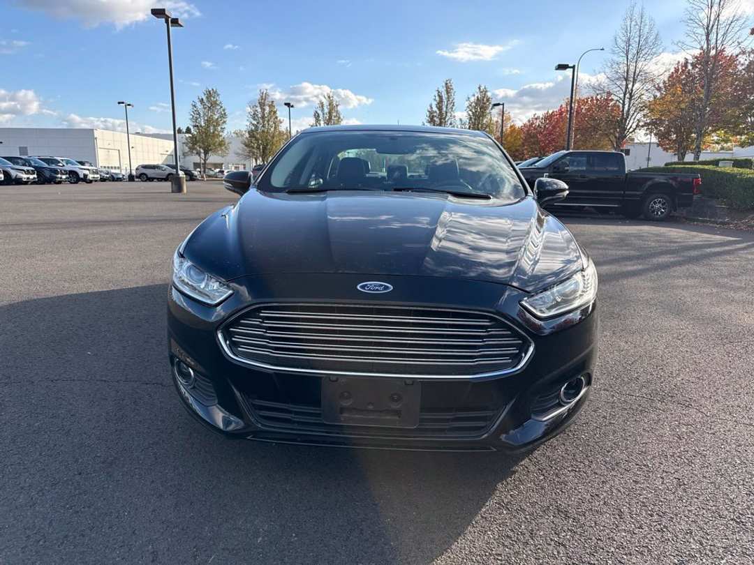 2016 Ford Fusion SE - Image 2