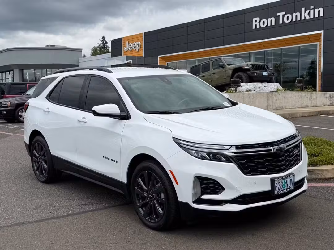 2022 Chevrolet Equinox RS - Image 2