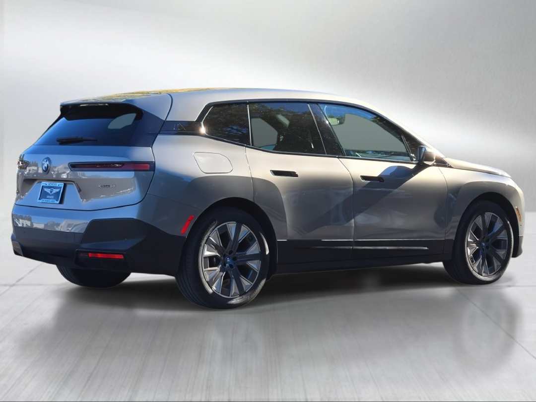 2023 BMW Ix xDrive50 - Image 3