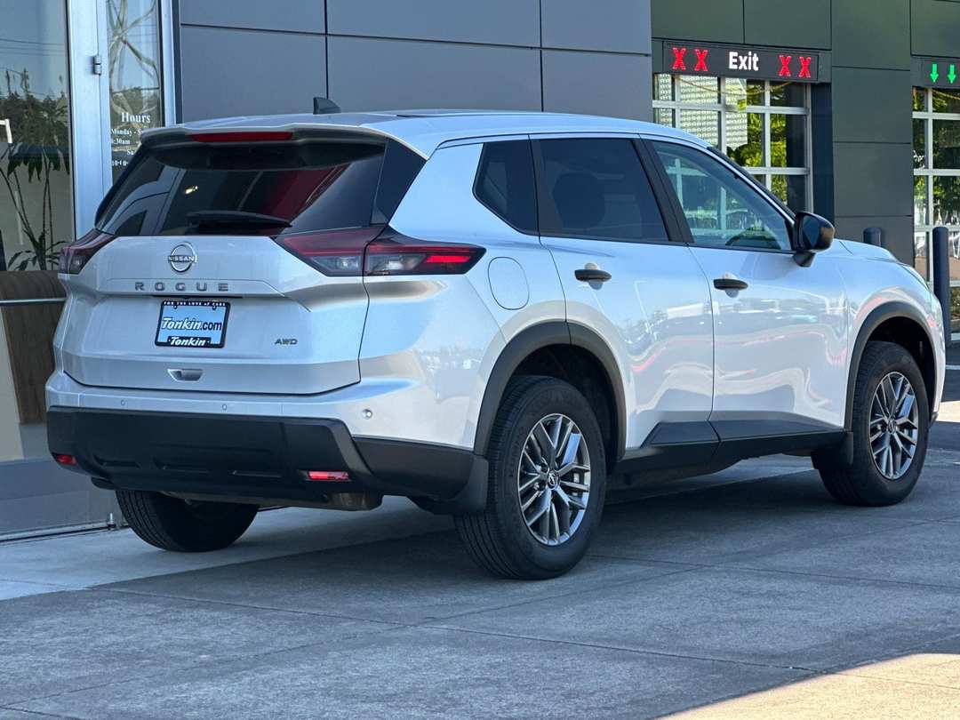 2025 Nissan Rogue S - Image 3