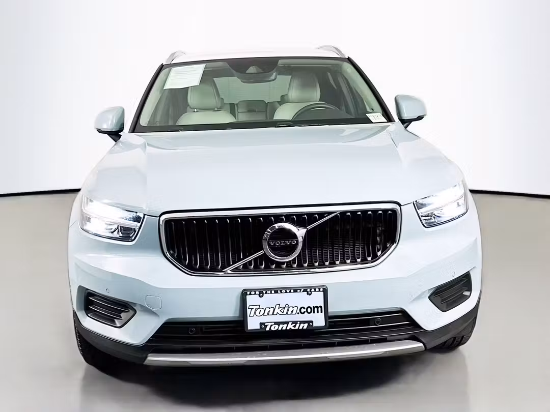 2019 Volvo Xc40 Momentum - Image 2