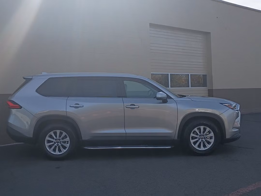 2024 Toyota Grand Highlander Hybrid XLE - Image 3