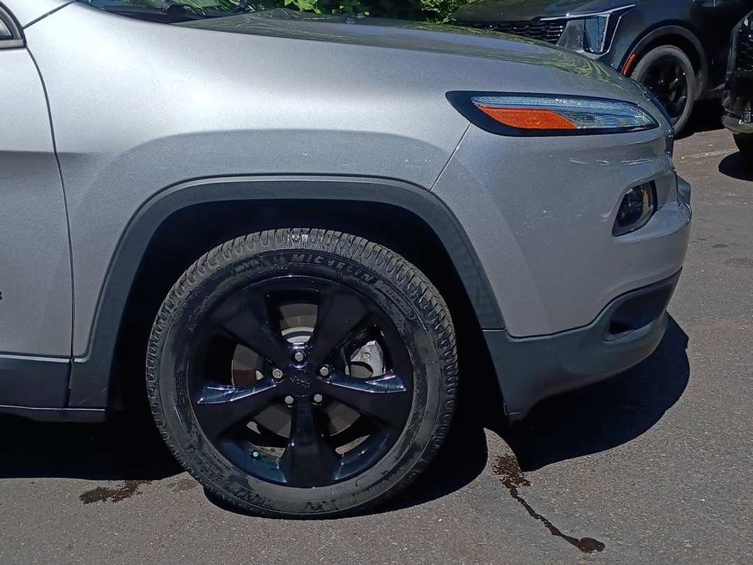2018 Jeep Cherokee Latitude - Image 2