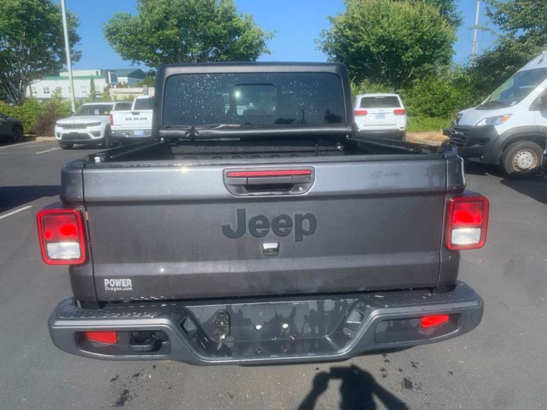 2024 Jeep Gladiator Sport - Image 3