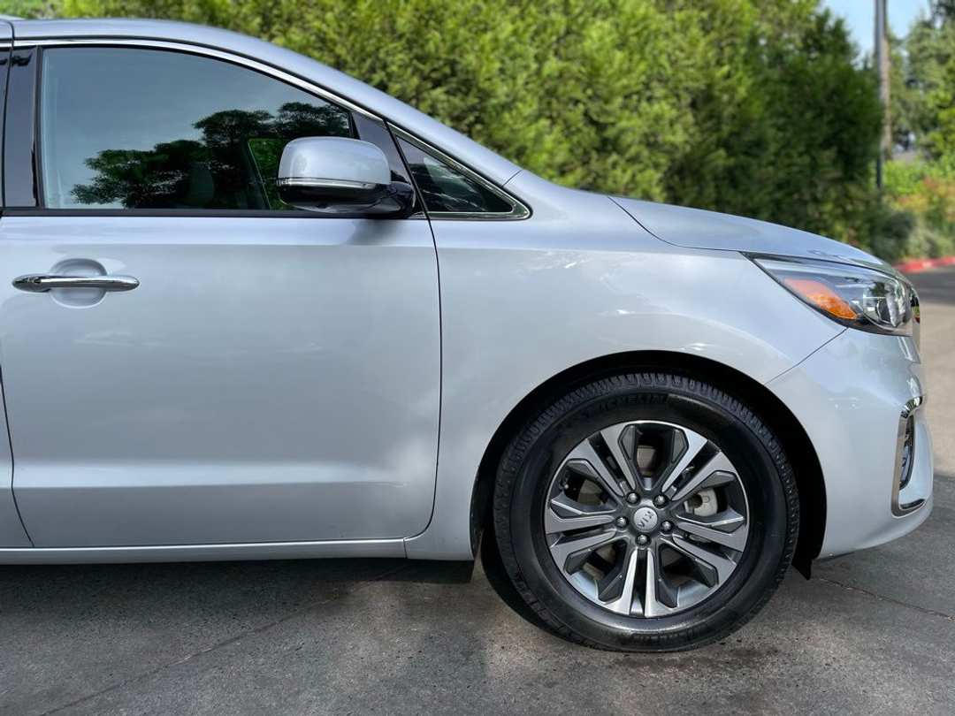 2021 Kia Sedona SX - Image 2