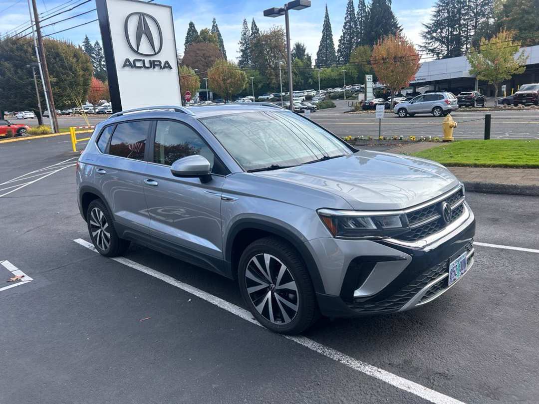 2022 Volkswagen Taos 1.5T SE - Image 2