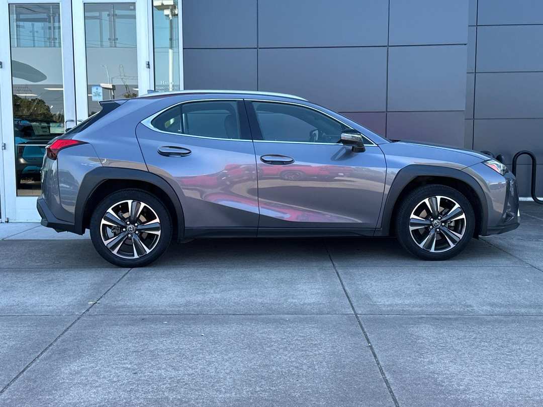 2019 Lexus Ux 200 Base - Image 2