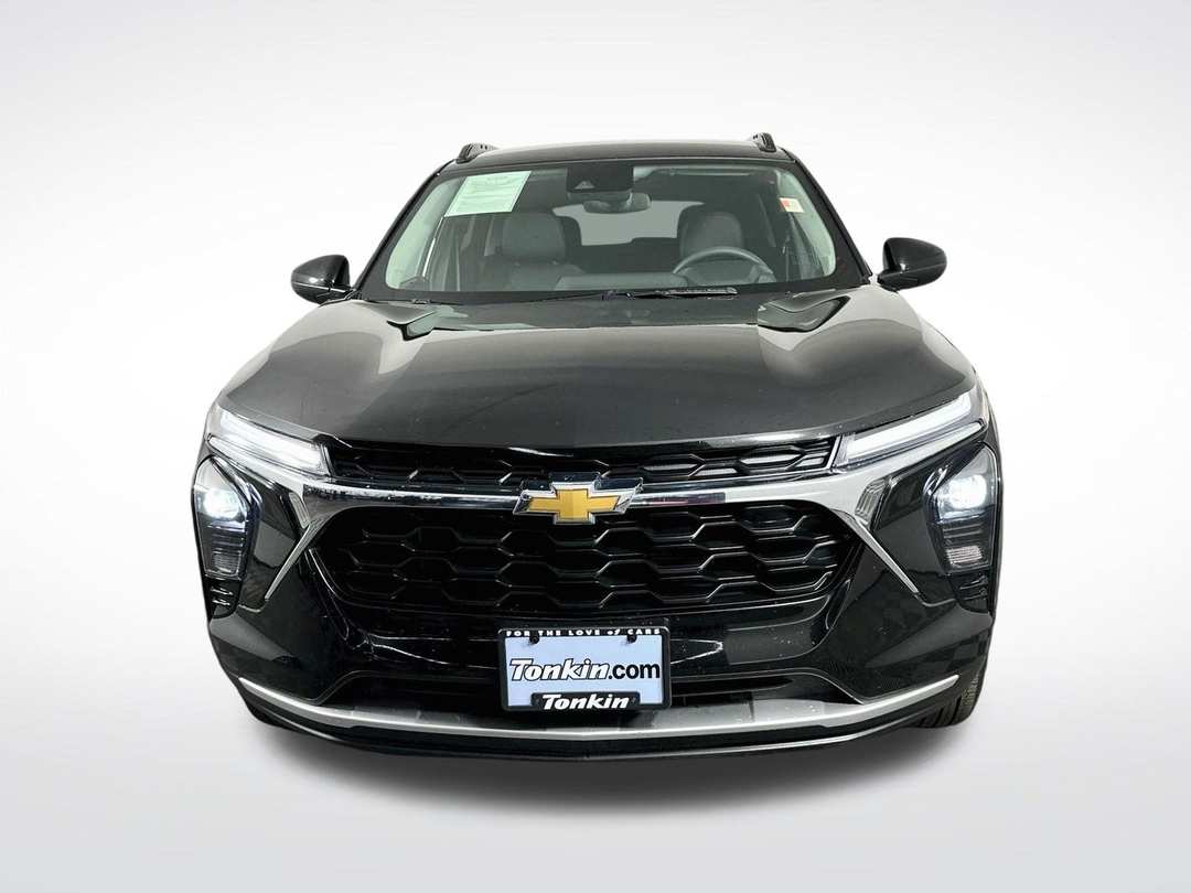 2025 Chevrolet Trax LT - Image 2