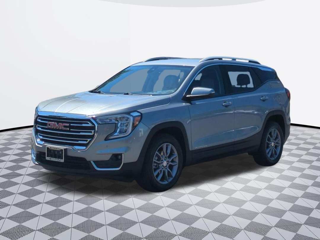 2023 GMC Terrain SLT - Image 2