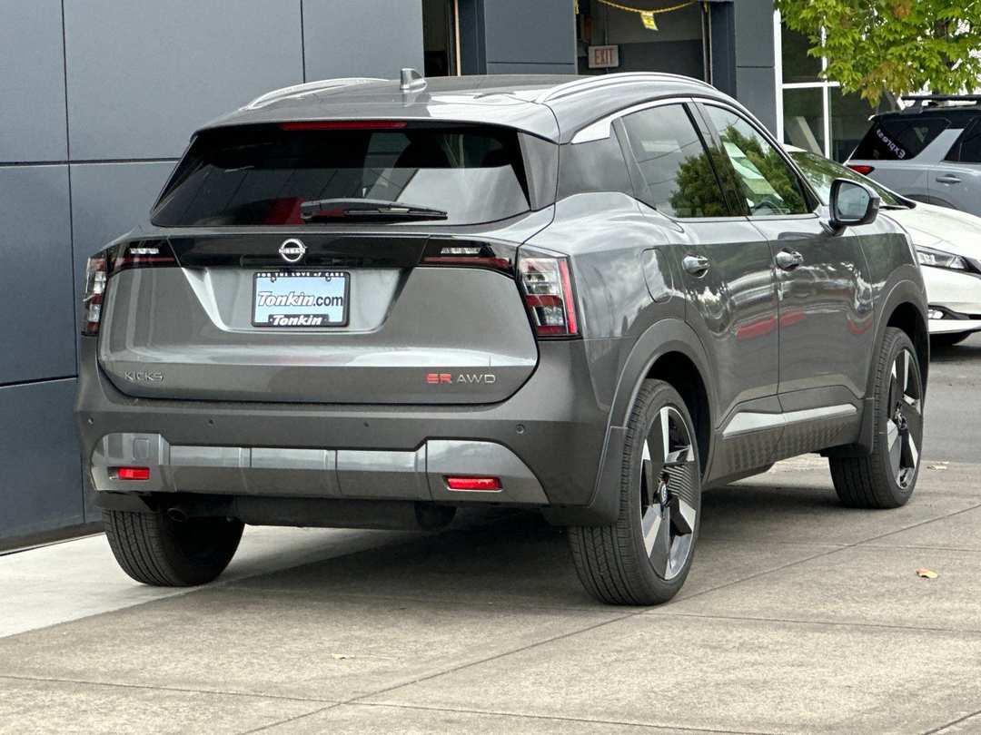 2025 Nissan Kicks SR - Image 3