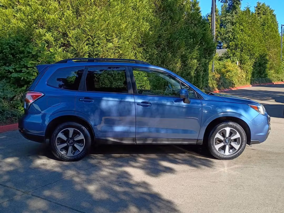 2017 Subaru Forester 2.5i Premium - Image 3