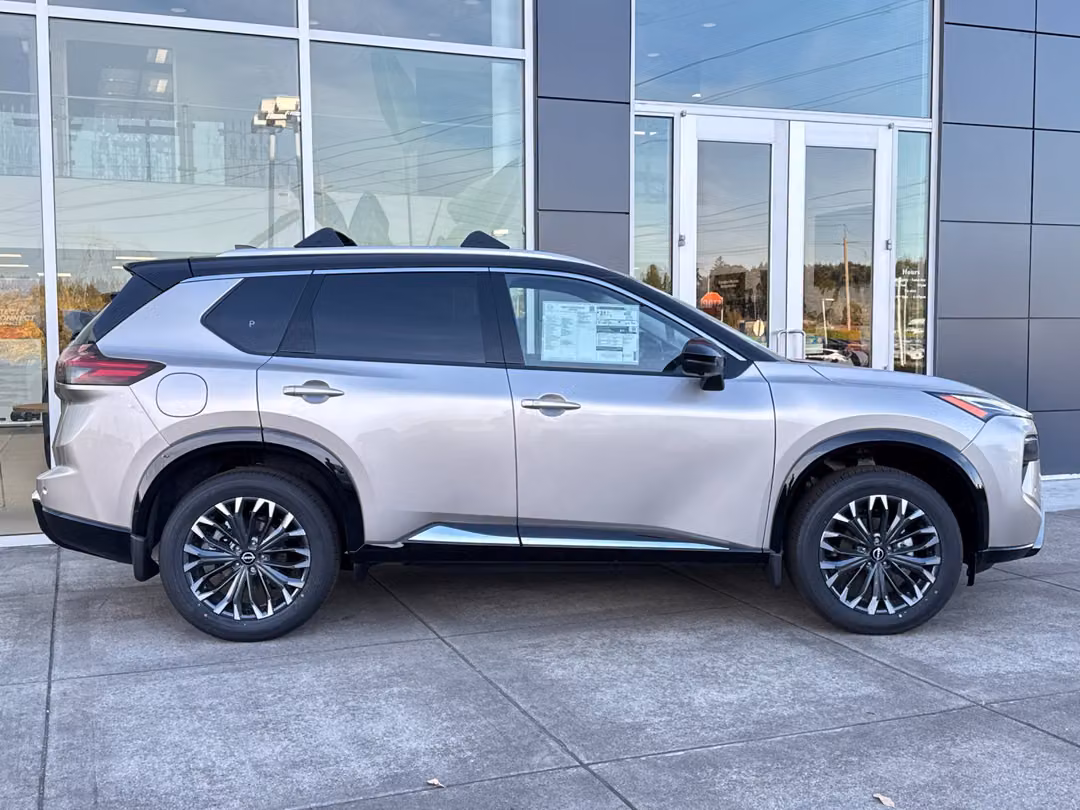 2026 Nissan Rogue Platinum - Image 3