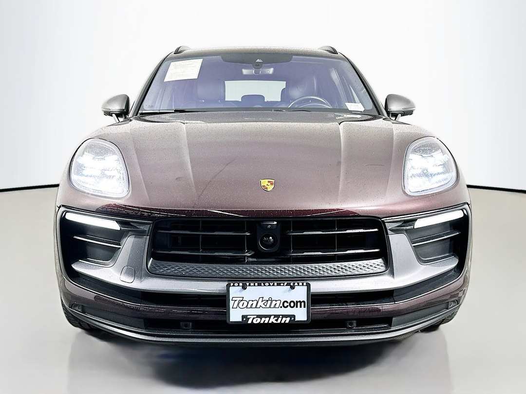 2023 Porsche Macan T - Image 2