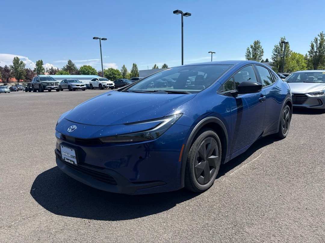 2025 Toyota Prius LE - Image 3